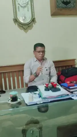 uang itu tidak merubah karakter seseorang, tetapi merubah ekonomi seseorang.. karakter dan sifat manusia itu sdh ada sejak lahir... uang akan mempertegas sifat dan karakter seseorang... #koperasikelurahan #koperasisemarang #koperaimerahputih #kkmptugurejo #dinkopsemarang 