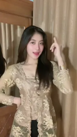 cocok ga si pake kebaya kek gini