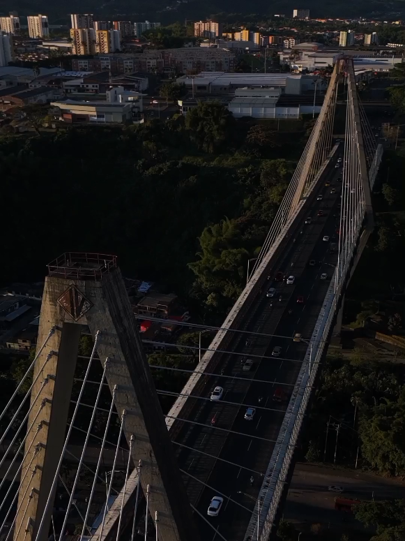 PIERDE EL CONTROL  Teddy swims viaducto de pereira hermoso pero hay personas que le dan fin a su vida en este hermoso puente esta canción la identifico con el porque por desesperación o falta de esperanza toman decisiones que no tienen reversa solo espero que ninguna vida más se pierda acá  #losecontrol #teddyswims #traduccion #letrasdemusicas #pereira @teddy swims 