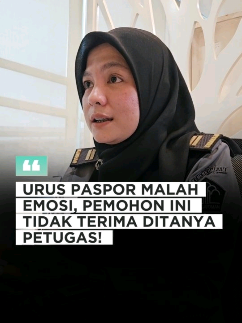 Wawancara saat pembuatan paspor adalah tahapan penting dan bukan sekadar tanya jawab biasa, hal tersebut untuk memastikan data dan tujuan perjalanan Sahabat benar adanya dan sesuai aturan. Ingat, memberikan jawaban yang tidak jujur atau berbohong bisa menimbulkan konsekuensi serius sesuai peraturan yang berlaku. Memberikan data palsu atau keterangan tidak benar bisa dikenakan Pasal 126 huruf c Undang-Undang Nomor 6 Tahun 2011 tentang Keimigrasian yang berbunyi 
