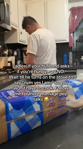 If you’re cooking, I’m hungry. If I’m cooking, I’m going to bed early 😂 #marriedlife #marriedlifehumor #marriagetips 