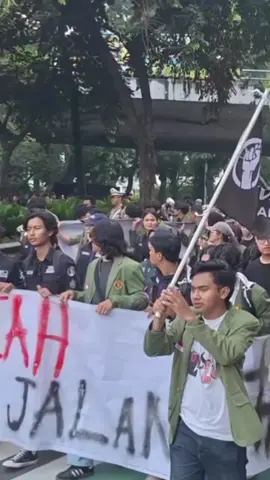 Mahasiswa Bergerak Menuju Gedung DPR Demo Mahasiswa Indonesia Sold Out Gedung DPR Jakarta, 25 Agustus 2025 #jakarta #indonesia #25agustus2025 #demo #akbar 