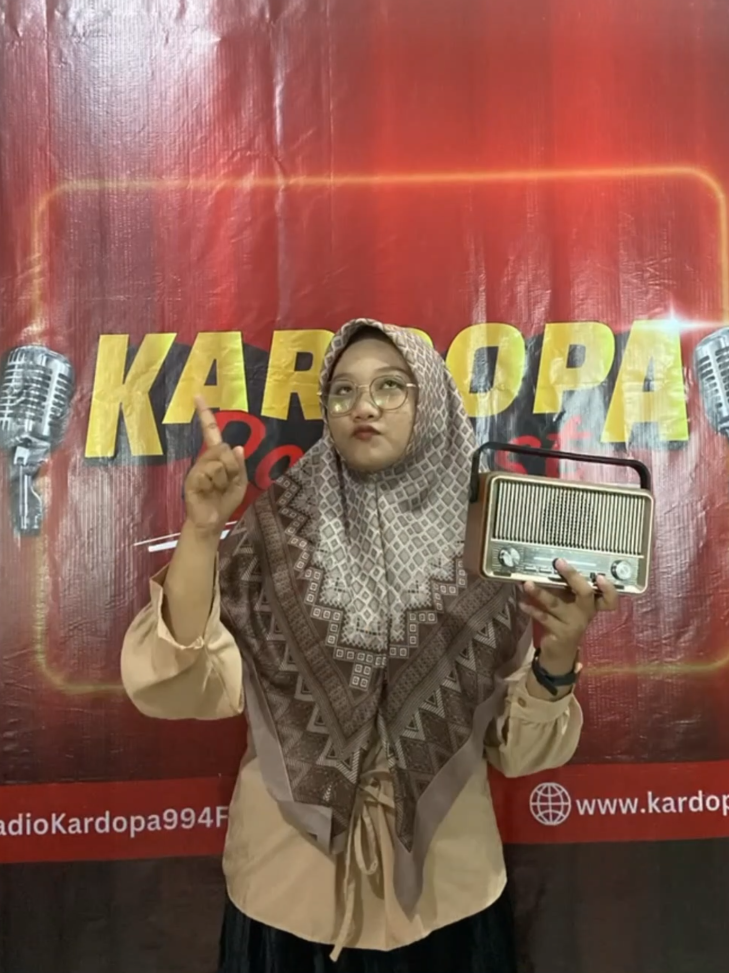 Halo Sobat Kardopa , Kali ini Mimin Bakal Kasih Alasan Kenapa Masih Dengerin Radio ?#radio #radiokardopa994fm #genalpah #fypage #foryou #dirgahayuindonesia #medan #publicspeaking #kardopadigital #radio