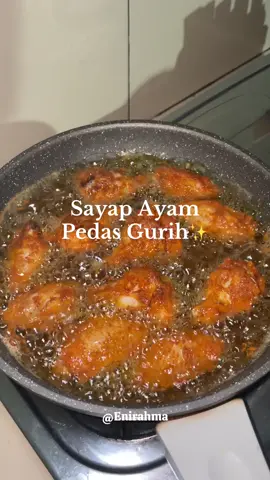 SAYAP AYAM PEDAS GURIH✨ bahan: 500gr sayap ayam 1 sachet desaku marinasi 2 sdt bawang putih bubuk 1/2 sdt merica bubuk 1 sdm cabe bubuk 2 sdm tepung maizena 1 butir telur #spicychickenwings_satset #bumbuajaib #resepsatset_rudy #resepsimple 