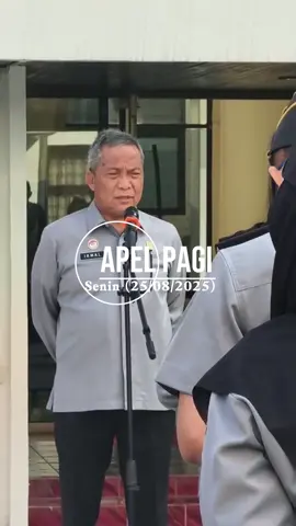 Pimpin Apel Pagi, Kakanwil Tekankan Disiplin, Kinerja, dan Kebersihan Samarinda – Kantor Wilayah Kementerian Hukum Kalimantan Timur melaksanakan apel pagi pada Senin (25/08/2025), yang dipimpin langsung oleh Kepala Kantor Wilayah Muhammad Ikmal Idrus. Apel ini diikuti oleh Kepala Divisi Peraturan Perundang-undangan dan Pembinaan Hukum, para pejabat struktural, pegawai, serta para CPNS Kanwil Kemenkum Kaltim #KementerianHukum #LayananHukumMakinMudah #kanwilkemenkumkalimantantimur #MuhammadIkmalIdrus
