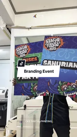 Cetakan rapi, desain kece, event jadi makin hidup.  Saatnya tonjolkan brand-mu lewat detail cetakan yang memikat. ———————————— OKE DIGITAL PRINTING Your Branding Partner! #okedigitalprinting #bali #denpasar #infodenpasar #printingbali 