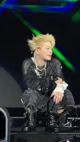 Đã ngồi trước mặt mình rồi còn nói cái giọng đó, ai mà chịu được😭@RHYDER #RHYDER #zconcert 