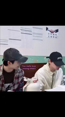 Ohhh I smell jealousy in the air 🙂‍↕️ #RevengedLove #chinesecouple #doyuin #Fyp 