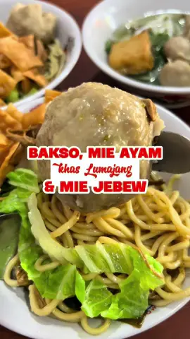 Mbak Uye & Bakso Mie Ayam Kang Suhan 📍30 meter selatan jembatan kedungasem (timur jalan) Buka:  Bakso & Mie Ayam 10.00-21.00 Mie jebew 10.00-13.00 #probolinggo #kulinerprobolinggo #probolinggokuliner #probolinggohitz #bakso  