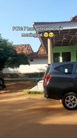 semua terasa hampa ketika orang yang sangat kita cintai telah berpulang ke rahmatullah,alfatihah embuk😭#fyp#meninggaldunia#nenek#keluarga 