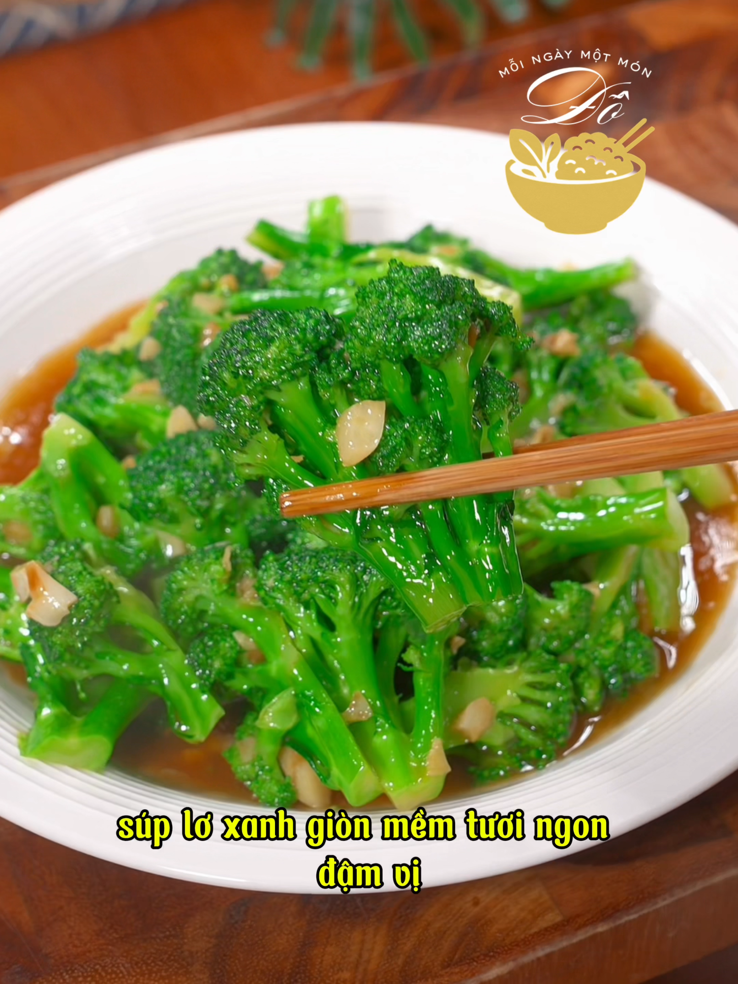 Bữa tối nay chưa biết ăn món rau gì thì mọi người thử món súp lơ xanh xào tỏi này nhé. súp lơ xanh giòn mềm, tươi ngon, đậm vị, đảm bảo cả nhà đều mê. cách làm thì cực đơn giản. #ĐỗMỗiNgàyMộtMón #SúpLơXanhXàoTỏi #MónNgonDễLàm #ĂnRauNgonMiệng