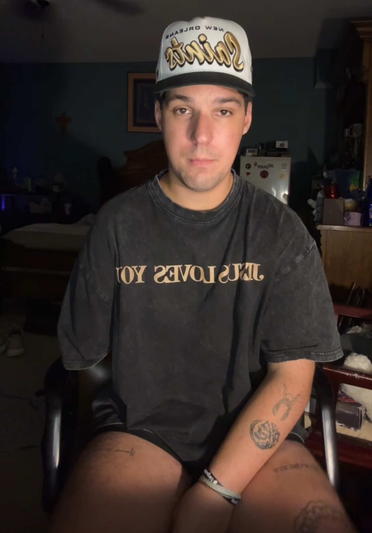 Unfortunately my views have been pretty bad lately so I haven’t been able to make any money but that’s is not the fault of any of you. I plan to start posting more. I hope you enjoy my tattoo tour. I love you all very much #cancerfighter #cancer #fuckcancer #ihatecancer #itsnotfair #fypシ #fypシ゚viral #foryoupage #blowup #viralvideo #sarcoma #amputee #cancersucks #makemefamous 