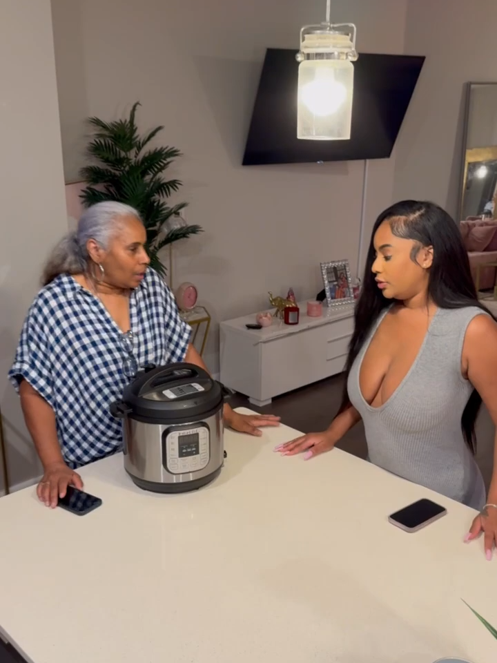 Ashley tells her Mom’s Boyfriend to get sober or he’s going to lose Lynn#kountrywayneskits #kountrywaynenewvideos #kountrywaynecomedy #mikebless #anthony #amber #shayla #phill #melisa #dalen #brittany #sunny #joslyn #rafi #momo #aisha #damienguio #rolanda #skit #kountrywayne