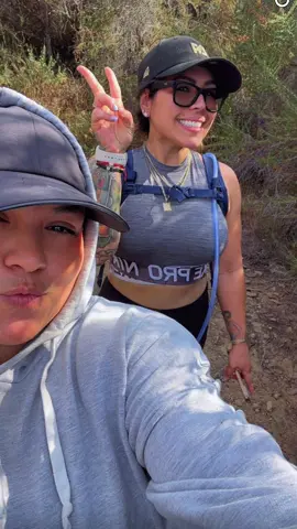 Hiking ☀️🥾🪨 #bestfriend #bestdistraction #hikingadventures 