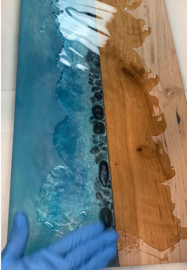 💙 Just needs some legs #loandjocustoms #epoxy #epoxyart #epoxytable #woodworking 
