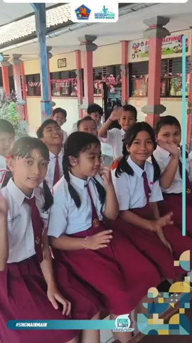 Ribuan Siswa Buleleng Nikmati Makan Bergizi Gratis, Wujudkan Generasi Unggul Indonesia Emas 2045 Singaraja, Senin 25 Agustus 2025 | DISDIKTODAY  Program Makan Bergizi Gratis (MBG) adalah salah satu langkah strategis dalam mewujudkan visi Presiden Republik Indonesia Prabowo Subianto untuk Indonesia Emas 2045. Program ini diluncurkan untuk mendukung salah satu dari delapan misi Asta Cita, yaitu memperkuat pembangunan sumber daya manusia (SDM).  Dalam pelaksanaannya, MBG bertujuan untuk mengatasi masalah gizi buruk dan stunting di Indonesia, sekaligus mendukung tumbuh kembang anak-anak, kesehatan ibu hamil dan ibu menyusui, serta meningkatkan kualitas pendidikan di tanah air. Untuk di Kabupaten Buleleng, Penyerahan secara simbolis secara simbolis Paket Makan Bergizi Gratis diserahkan  Bupati Buleleng yang dalam hal ini diwakili  Plt. Kepala Dinas Pendidikan Pemuda dan Olahraga Kabupaten Buleleng, Drs. Dewa Made Sudiarta, M.Si. kepada perwakilan siswa -siswi SD N 4 Kaliuntu, Senin (25/8) pagi. Dalam sambutan Bupati Buleleng yang disampaikan Plt. Kadis Dewa Made Sudiarta mengungkapkan bahwa Program Makan Bergizi Gratis merupakan strategis dalam mewujudkan visi Presiden Republik Indonesia Prabowo Subianto untuk Indonesia Emas 2045 bukanlah sekadar pembagian makanan, melainkan wujud nyata komitmen kita bersama untuk membangun generasi yang unggul dan sehat. Seperti yang kita ketahui, gizi yang baik adalah kunci utama bagi pertumbuhan fisik dan kecerdasan anak-anak. Dengan terpenuhinya kebutuhan gizi sejak dini, kita sedang menanam fondasi yang kuat bagi masa depan bangsa. Maka dari itu, melalui program ini dapat berjalan lancar dan tepat sasaran. Setiap paket yang diterima bukan hanya sekadar makanan, melainkan harapan dan investasi masa depan. Program ini juga menjadi pengingat bagi kita semua akan pentingnya gotong royong dan kepedulian sosial, di mana pemerintah, masyarakat, dan seluruh pihak terkait bersinergi untuk mencapai tujuan bersama. Dalam kegiatan ini turut hadir menyerahkan Makan Bergizi Gratis dimulai dari   Anggota Komisi IX DPR RI Tutik Kusuma Wardhani, S.E., M.M., M.Kes., Anggota Komisi II DPRD Kabupaten Buleleng, Ni Made Lilik Nurmiasih, S.E., Camat Buleleng I Made Dwi Adnyana, S.STP., M.A.P., PJ Badan Gizi Nasional Kabupaten Buleleng  serta Perwakilan TNI dan Polri. Untuk di SD N 4 Kaliuntu ada 193 Siswa menerima paket Makan Bergizi Gratis.Mereka sangat menikmati makanan yang tersedia dengan beralasan ompreng. Perlu diketahui Bersama bahwa tertanggal 25 Agustus 2025,  untuk di Kabupaten Buleleng hari ini dilaksanakan Program Makan Bergizi Gratis (MBG) dibeberapa titik lokasi menyasar Satuan Pendidikan diantaranya TK Negeri Pembina Singaraja (172 Siswa), TK Lab Undiksha (83 Siswa), TK Trisula (18 Siswa), TK Santa Maria (116 Siswa) , TK Dharma Suda (35 Siswa), SD N 1 Kaliuntu (168 Siswa), SD N 3 Kaliuntu (153 Siswa), SD N 4 Kaliuntu (193 Siswa), SD N 1 Kampung Anyar( 92 Siswa) , SD N 3 Kampur Anyar(98 Siswa), SD N 1 Banjar Jawa(497 Siswa) , SD N 3 Banjar Jawa (628 Siswa), SD Lab Undiksha (352 Siswa), SDK karya Singaraja(232 Siswa), SMP Lab Undiksha (207 Siswa ), SMP Katolik Santo Paulus Singaraja (68 Siswa), dan SMAS Lab Undiksha(187 Siswa).