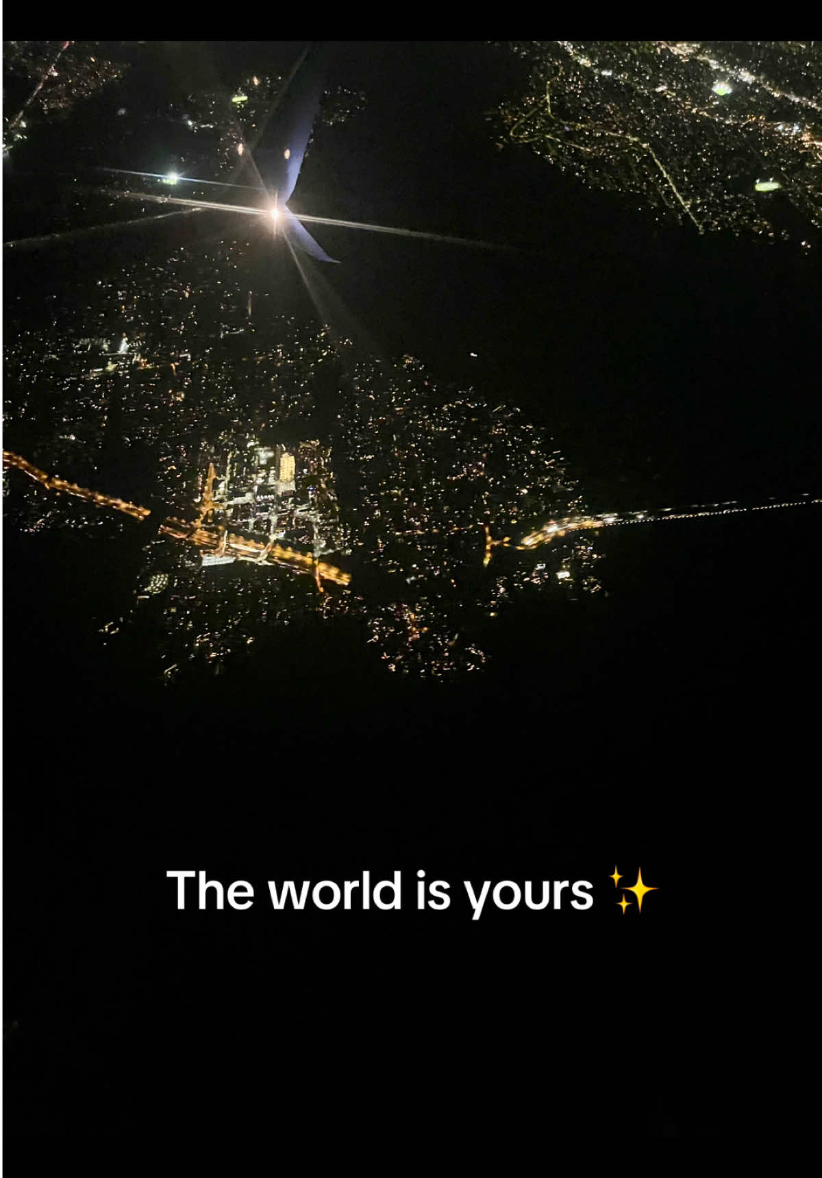 Thinking about all the ppl that are out there…..… 👑 #thriving #airsigns #airplanes #nightview #jazmin_loves_diamonds 