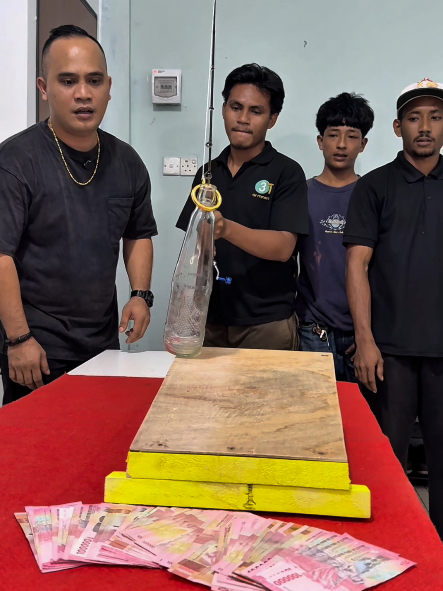 Dirikan botolnya di atas papan #berpikirsecaralogika #masterlogika #idealis92 #nexsidealis 