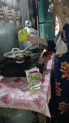 ga. nyangka bgt untuk pertama kali nya bisa menghasilkan uang 20 jt dlm sebulan di umur 30 tahun padahal aku cuma seorang ibu rumah tangga biasa  yg kerjaan nya cuma di dapur dan ngurus anak #tempe_orek #penghasian_20jt_dlm_sebulan #konten_orang_madura 