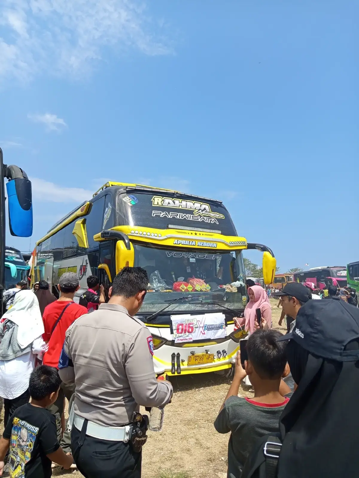 Rahma @tomirahmanursyifa02 trip anyer om pas basuri nya nyala hp ku mati jadi cuma ada foto aja#fyp #busmania #fyp #pyfツ 