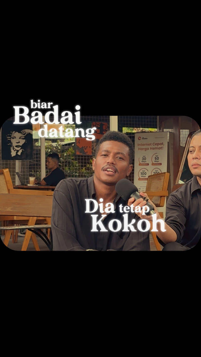 Berhenti mikir kalau hidup kita harus selalu cepat. Karena gak semua orang yang cepat itu tepat. Coba belajar dari pohon, dia sibuk numbuhin akar supaya kalau badai datang dia tetap bisa kokoh dan gak gampang tumbang. #sebutinhalsepele #bangsap #environmental #Sustainability #bisnishijau  