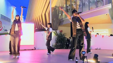 [Fancam] Pesawat Kertas 365 Hari (365日の紙飛行機) - JKT48 インドネシア館 17/8/2025 @fionyjkt48 @christyjkt48 @marsha.jkt48 @jkt48.ella.a  #FreyaJKT48 #EXPO2025 #大阪関西万博 #IndonesiaPavilion #JKT48