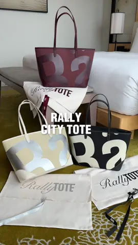 กระเป๋า รุ่น 'Rally City Tote: Mission 02’ เปิดจำหน่าย ในวันศุกร์ที่ 29 สิงหาคม 2025 เวลา 12.00 น. (เที่ยงวัน) 🔖 Price: 2,990 THB 🎨 Colors: มีให้เลือก 3 เฉดสี Classic Black (สีดำ) / Wine (สีแดงไวน์) / Mercury (สีครีมสกรีนเงินเมทัลลิก) 📌 จำกัดการสั่งซื้อ สีละ 1 ใบ / ออเดอร์  💌 สินค้าจำนวนจำกัด (ระบบจะให้สิทธิ์ลูกค้าที่ชำระเงินก่อน) 🚚 สินค้าพร้อมส่ง จัดส่งออกจากคลังภายใน 7 วันหลังจากสั่งซื้อ (จัดส่งก่อน-หลังตามระบบอัตโนมัติของแพลตฟอร์มโดยไม่ได้อิงจากเวลากดสั่งซื้อสินค้าหรือชำระเงิน) 🎥 รับชมพรีวิวไลฟ์วันพฤหัสบดีที่ 28 สิงหาคม (20:00) #RallyCityTote #RallyToteBag #RallyMovement #กระเป๋าRally #กระเป๋า 