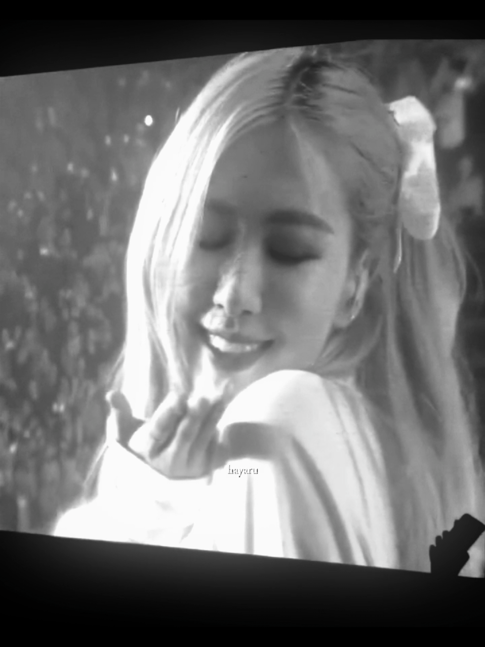 có những đêm, suy nghĩ dài hơn cả cuộc đời. #rosé 