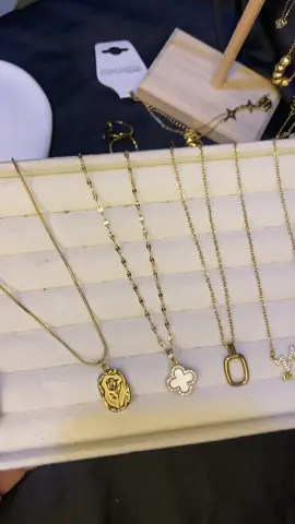 Stainless steel necklace လေးတွေတစ်ကြိုးမှ-9500ပါရှင့်  ရေစိုခံချွေးစိုခံပါတယ်ရှင့် #20centuryoutfit #stainlesssteel #necklace #တွေးပြီးမှတင်ပါ #instocknow✅❤️ 