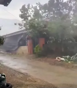 🌪️🌀Hà Tĩnh xuất hiện giông lốc, theo dự báo cơn bão số 5 cách Hà tĩnh 145km, sức gió mạnh nhất giật cấp 17 😬Mong bà con bình an 🙏Cre: Hà Tĩnh