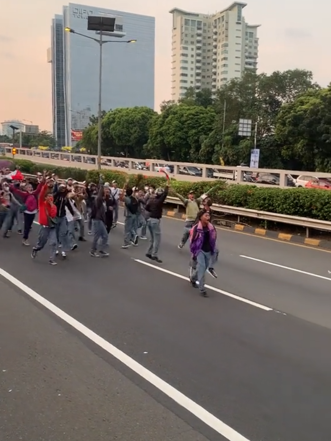 anak STM merapat Ke Gedung DPR🔥🔥🔥 #demo #25agustus2025 #fyp 