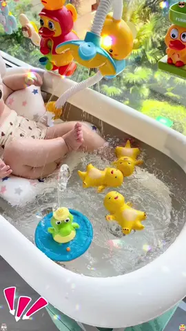 In summer, prepare a few more swimming bath toys for the baby to play with the baby so that he won't cry or make a fuss. He will be so happy that he can run without using electricity.#olebrandselect #fentysuperbrandday #toy #Summer 