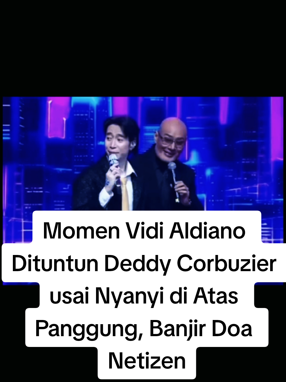 😭 MOMEN MENGHARUKAN 🚨 Setelah bernyanyi, Vidi Aldiano dituntun Deddy Corbuzier turun panggung 💕 Netizen auto tersentuh: “Semoga sehat selalu, doa terbaik buatmu Vid…” 🙏  #HotGossip #VidiAldiano #DeddyCorbuzier #ViralIndonesia #FYPBanget 
