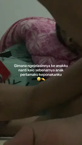 FYI ini bukan anak angkat, adobsi atau anak pancingan biar cepet hamil ya, tapi dia adalah anak dari kakak kandungku yg dari kecil nempel banget ke tantenya karna sering bareng makanya jadi sesayang itu dan udah kuanggap seperti anak sendiri, statusnya juga bukan anakku kok ☺️