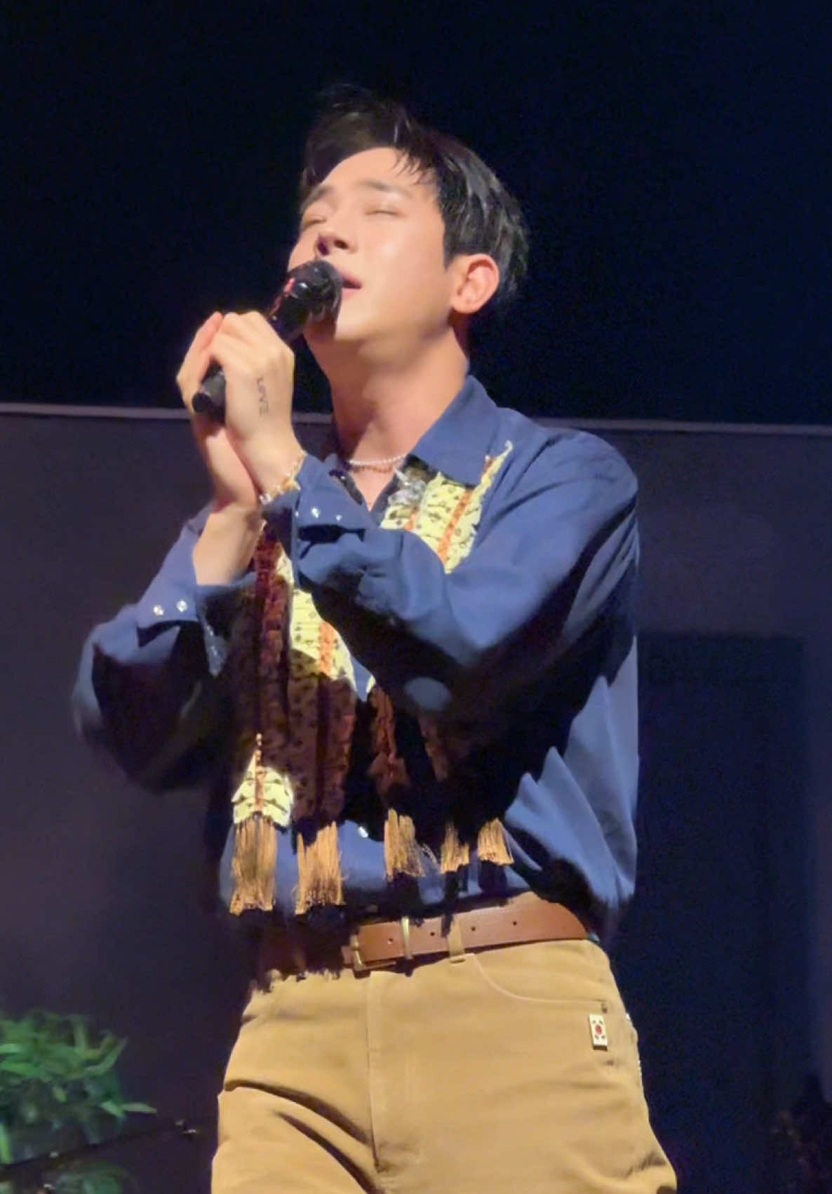 Whos your fav vocalist ever? I will never get over dojoon’s voice 😭 #therose #dojoon #slowly #concert 