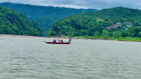 🌿⛰️ “পাহাড়ের নীরবতা আর নদীর স্রোতে লুকিয়ে আছে প্রকৃতির শান্তির গল্প।” 🌊✨