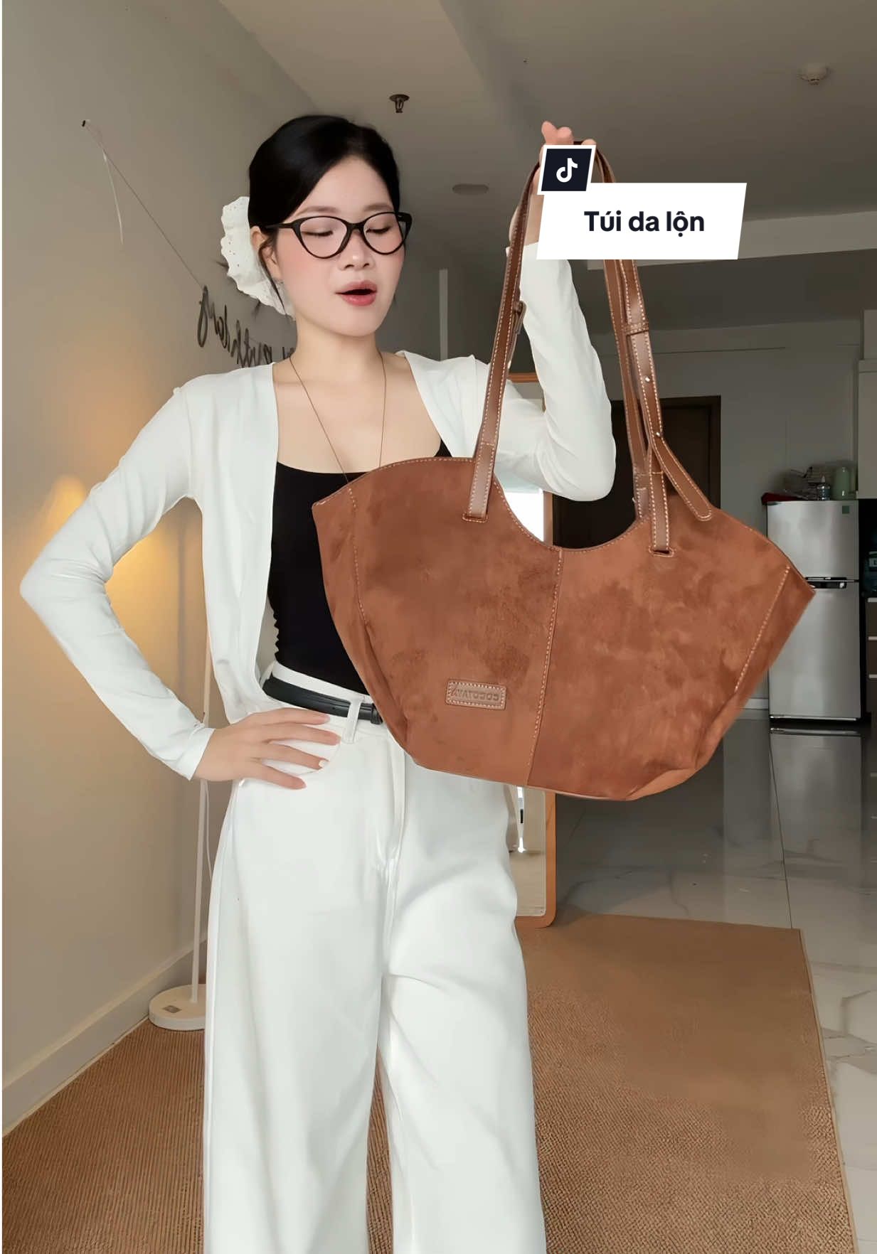 Tưởng k đẹp mà đẹp không tưởng luôn í. Nâu trầm nàu hợp mùa thu lém 😜👌 #tui #tuixach #tuideocheo #outfit #thoitrang 