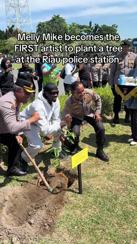 History in the making🌳 #aurafarming #mellymike #indonesia #boatkid #selfishnightmares 