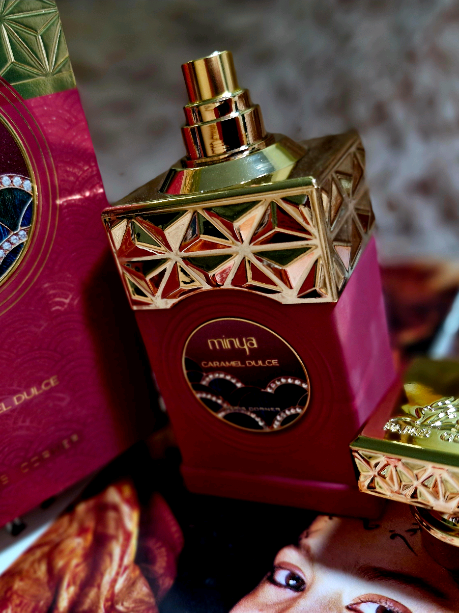 In Vara aceasta cei de la @orioudh ne au adus cele mai gurmande parfumuri iar Minya Caramel Dulce de la Paris Corner se numara printre ele. Caramel Dulce este un parfum cu mult popcorn si foarte mult unt, usor nutty, cuminte si foarte usor de purtat. Note de varf: Popcorn, Unt Note de mijloc: Castane, Ciocolata, Benzoin Note de baza: Caramel, Vanilie, Zahar brun Aveti codul meu Kleo10 care o sa va aduca 10% reducere pe site.  Incepand de acum, le gasiti si in   magazinele Annabella, unde le puteti testa/cumpara. Gasiti lista magazinelor in primul comentariu. #minyacarameldulce #orioudhromania #parfumuriarabesti #parfumuriaccesibile  #parfumuriorioudh 