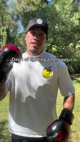 Shortest lived series ever? @HazetheHuntsman trained professionals here 🤝🏽 #chongy #boxing 