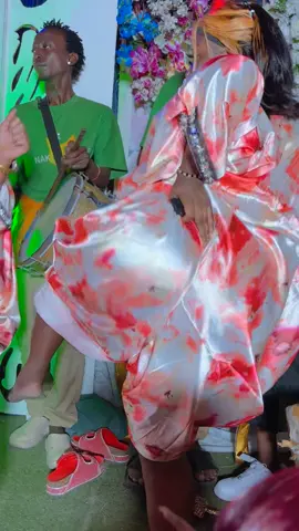 KAZINI KUNA KAZI🔥🇹🇿.  KWA PICHA NA VIDEO KWENYE SHEREHE NICHEKI  #uswahilini #uswazi #dance #trendingvideo #tanzaniatiktok
