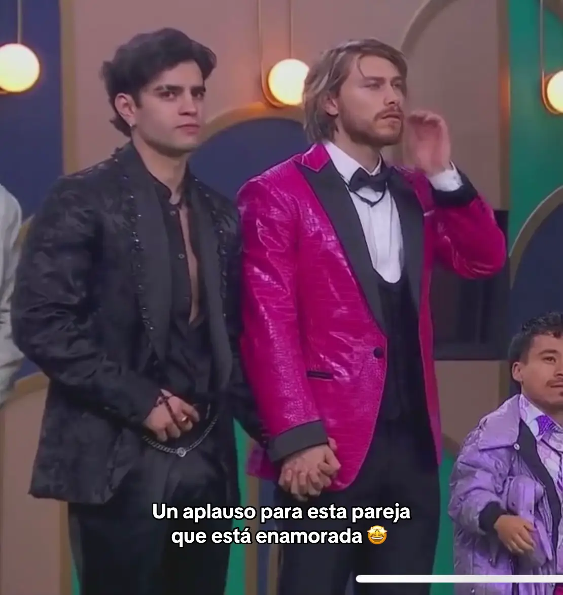 Un aplauso para esta pareja que está enamorada 🤩 #LaCasaDeLosFamososMx #LaCasaDeLosFamososMexico #LaCasaDeLosFamosos #AldoDeNigris #AaronMercury 