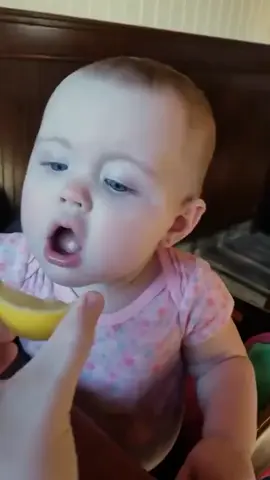Limon vs Bebek 🙂 #tiktokviral #india #baby #babylove 