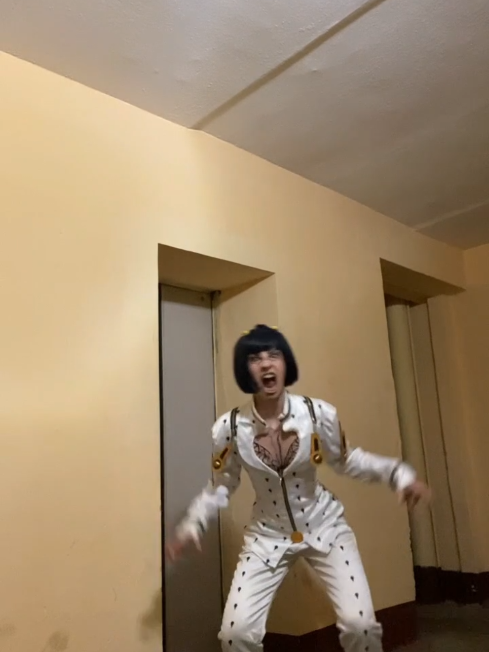 ширинку застегни #bruno  #bucciarati #бучелатти #cosplay #косплей #jojo #jjba #джоджо #танец #dance 
