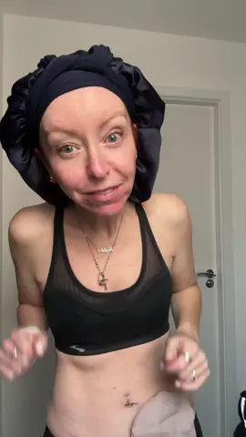 ⚠️‼️Trigger warning ‼️⚠️ Stoma bag change and why i wasnt on here at 5 am running 🤷‍♀️😂 #fyp #idb #stomabag #illeostomy #runna 