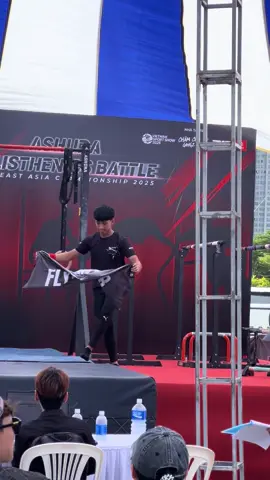 Sức mạnh đôi khi không chỉ là người có “thịt bắp vai u” mà nó còn xuất phát từ tinh thần và cả tư duy nữa - VĐV “mảnh mai” này có combo bay trên xà khó bậc nhất giải🔥🦅#SEAC2025 #calisthenics #workoutmotivation #fyp 
