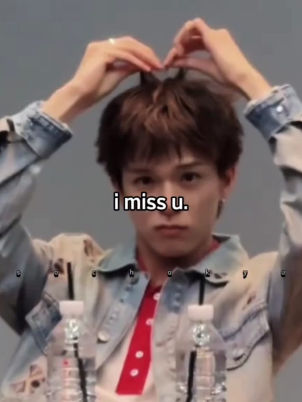 i miss u sa , aku tidak pernah menyesal menjadikanmu rumah ternyaman dalam hidupku dan aku pun tidak pernah berfikiran sedikit pun untuk menggantikan mu dalam hatiku , hanya karna kamu jarang up atau live seperti member yang lainnya. dan...ngebiasin kamu tuh ada plus minus nya tau sa , plus nya itu aku bisa sembuh dari semua rasa trauma ku kamu bisa menjadi obat dari segala obat dan bisa juga menjadi rumah ternyaman untuk di singgahi. dan minusnya itu...aku harus menahan rasa rindu yang sangat teramat dalam kepadamu , padahal aku tau aku orang nya itu gampang rindu kangenan dan juga gak bisa sabaran jadi orang , tali setelah mengenal mu?semuanya terasa berubah. mengenalmu dan menjadikan mu bias itu bukan hanya sekedar untuk bentuk rasa berterimakasih kepada mu saja atas hidupku yang menjadi penuh warna karena telah di izinkan untuk masuk ke dunia mu yang seru saja , akan tetapi menjadikan ku sebagai pelajaran juga bahwa...PENTING nya dalam BERSABAR menunggu hal apapun itu yang ada pada dalam kehidupan ku yang kadang membagongkan ini. i love you i miss you sa , dan...memang benar apa kata dilan 