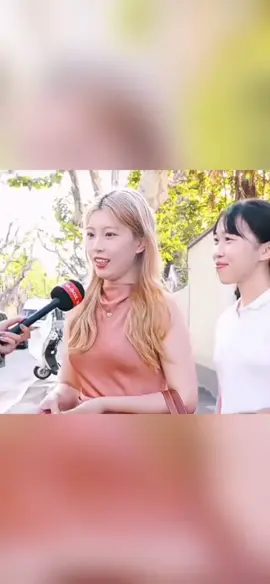 你願意嫁給很窮但很愛你的人嗎？#街頭訪問#贏活著