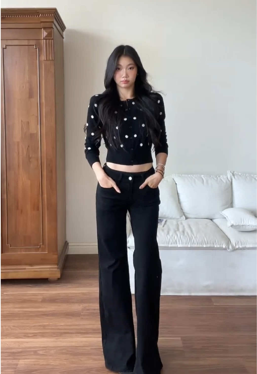 Dành riêng cho các nàng thích “nhẹ nhàng sang” #amelali #OOTD #outfit 