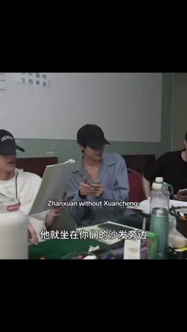 ពេលនៅជិតអូន Zhanxuan សឹងតែទៅអាន script នៅក្រោមតុហើយ🌚😂😂#zhanxuan #liuxuancheng #xuanxuan #zhancheng #revengedlove 